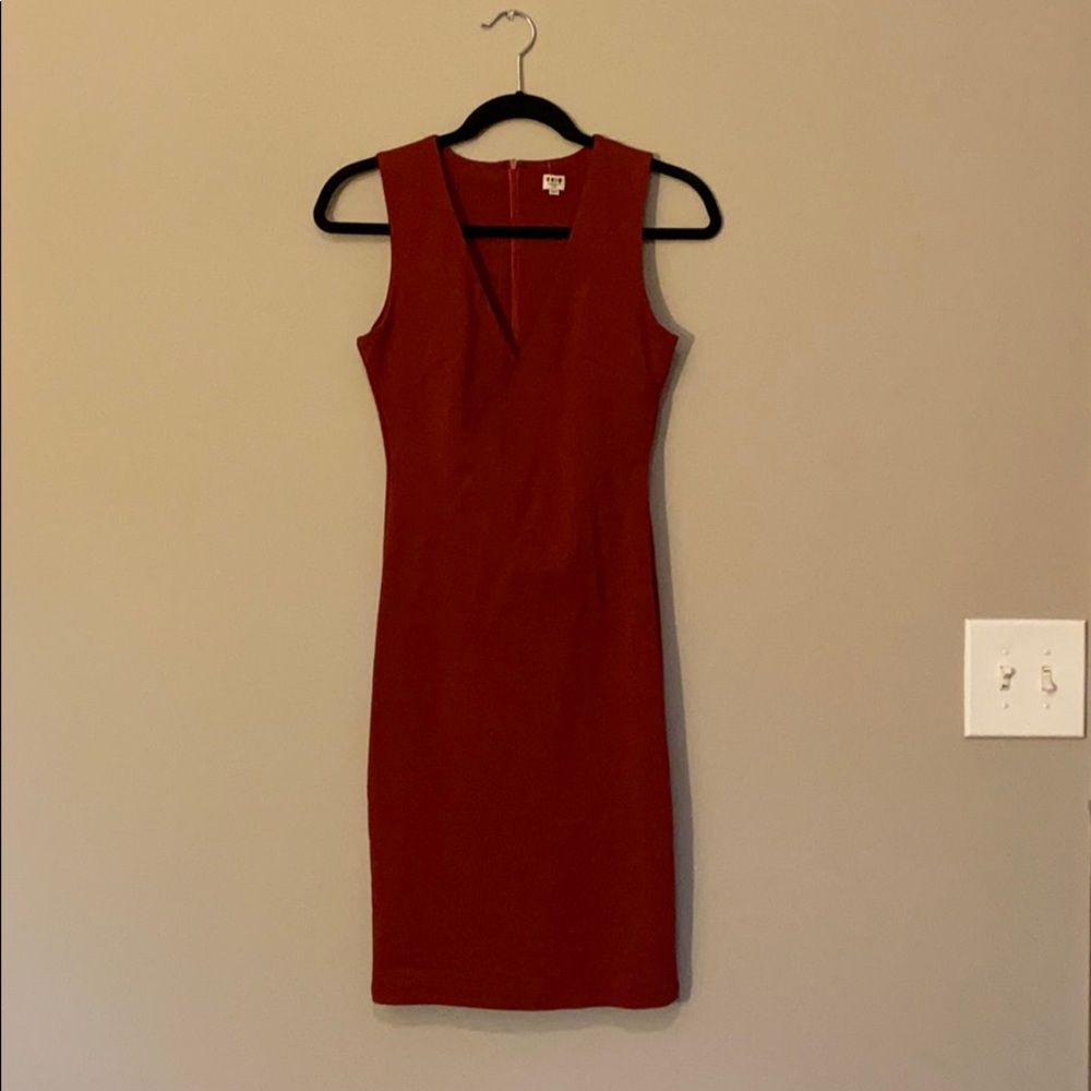 Maroon midi body con dress